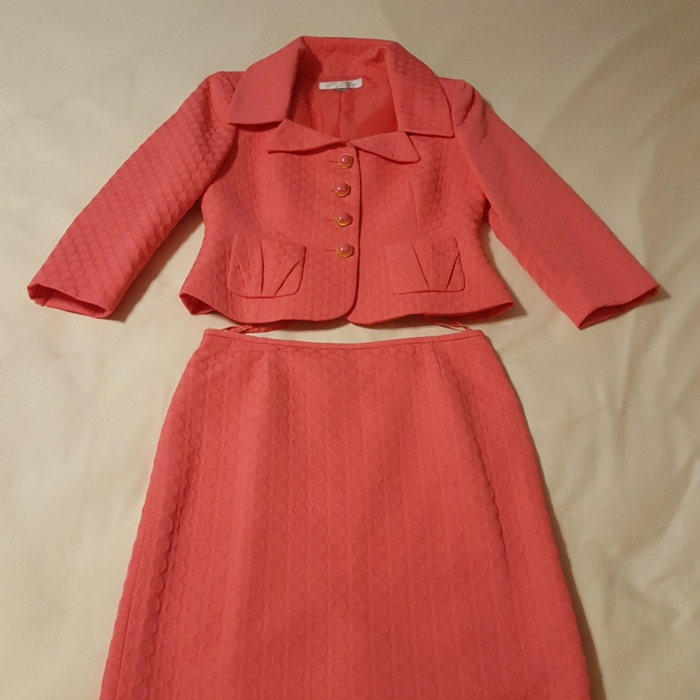 Tahari business suit